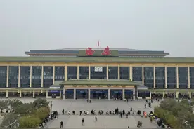 陕西西安开往福建厦门的快速列车，途经信阳、南昌，全程2045公里图片