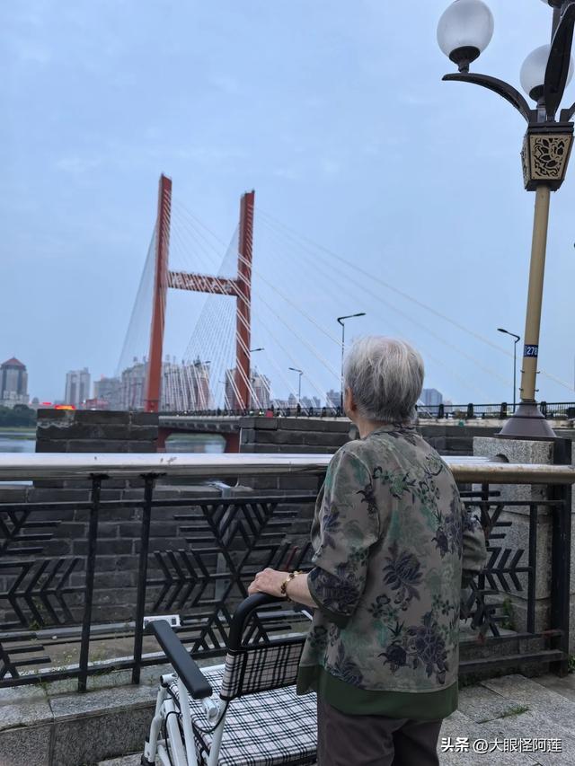 换了新地方,本来有些忐忑,担心老妈不喜欢,没想到妈妈十分满意