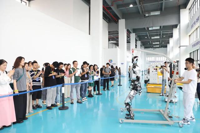 媒体采风团走进丰泽，探访数字经济发展新图景……