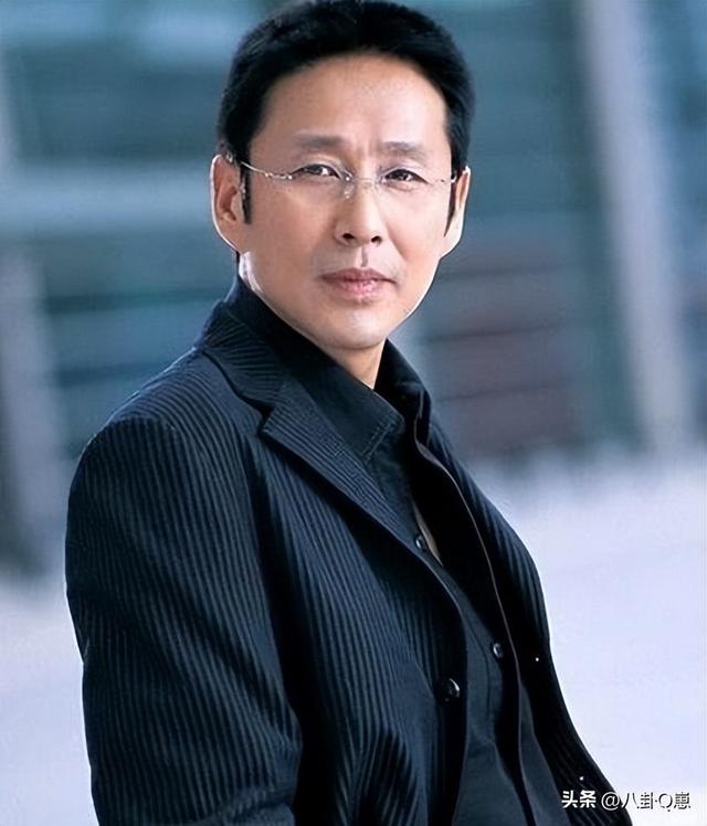 陪睡陪玩都只是开胃菜，目无王法、集体嫖娼，背后的恶心藏不住了