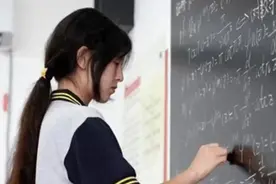 姜萍决赛结束，网友：她已超越韦神，无需质疑！图片