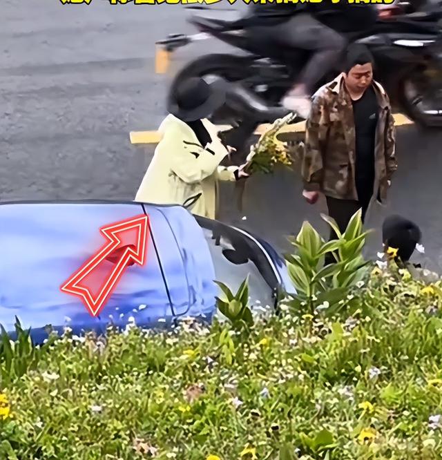 1株就犯法！四川女游客采一把“手参”，被阻拦后说很多人都在摘