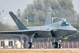 果然和美国一样！中国歼35正式官宣，但却悄悄加了一个字图片