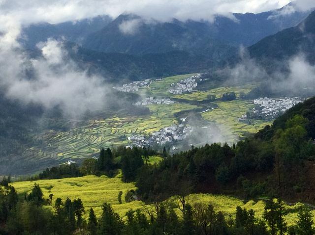 清明小假期不知去哪？来婺源看最美的乡村，把春天都锁在油菜花里
