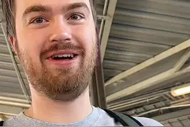 东北盒饭在国外“杀疯”！中国儿媳美国公公摆摊，两小时赚上千块图片