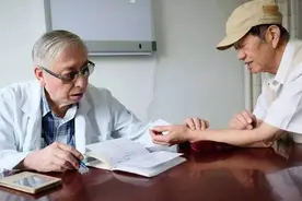 47岁男子每天生啃一根黄瓜，坚持三个月后，检查结果会是如何！图片