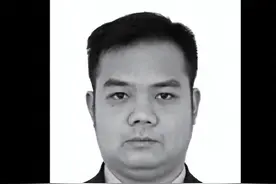 他原不应献身!两度入水援救 却两回夺走求生的绳索,头部被压入水中图片