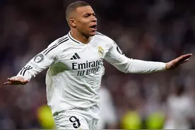 7万人面前，姆巴佩握拳怒吼！欧冠戴帽血虐曼城，皇马6-3出线图片