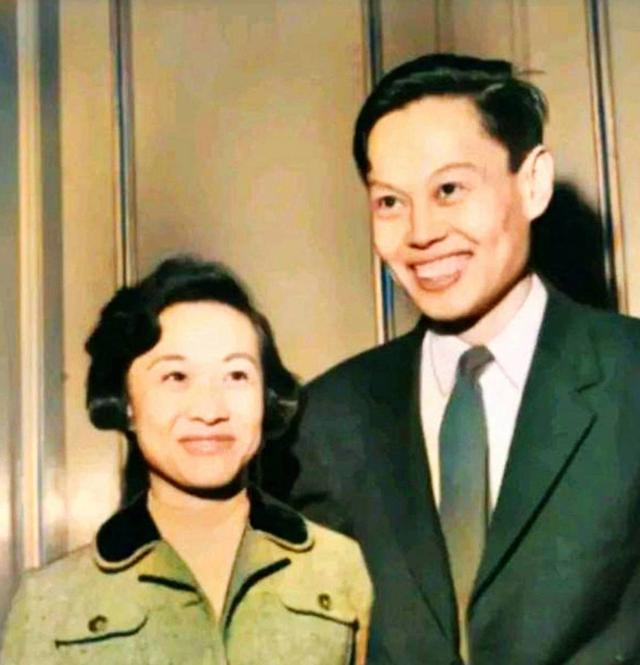 2021年，99岁杨振宁与72岁岳母罕见出镜，北京家中留影	，翁帆胖了