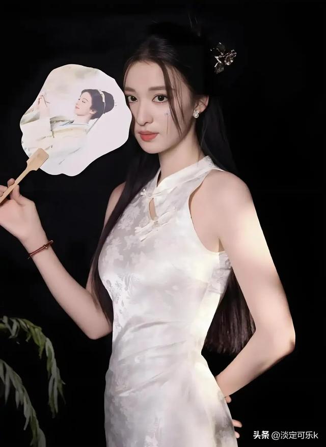 旗袍最美也只能穿成这样了吧？怎么还这么多人说故意拍丑的！