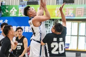 “老男孩”肆意奔跑在球场！2024年新疆群众“三大球”乌鲁木齐赛区开赛图片