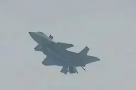 垂直起降歼-20试飞照曝光？很多人都被骗了，中国根本不需要图片