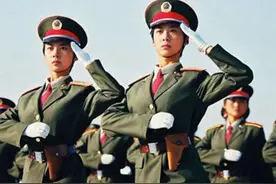 25年前，在阅兵仪式上“红遍中国”的双胞胎姐妹花，后来怎么样了图片