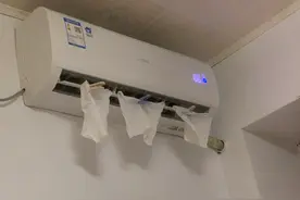 开空调时，房间里到底要不要放盆水？多亏空调师傅提醒，明白了图片