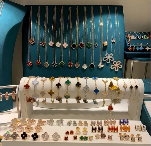 越存钱越焦虑，越花钱越空虚，余额不少仍不踏实？