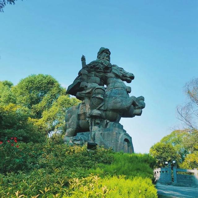 秋意灞陵桥 | 汉服半价游！这份心意等您来签收~