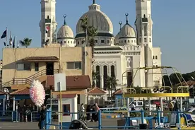 第一批去埃及留学的女孩，月薪三万图片