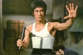“功夫之王”李小龙谈中国武术：不能实战的空架子，我已改练拳击图片