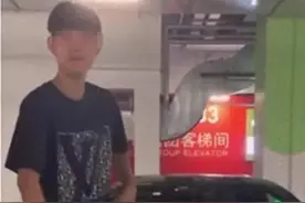 15岁男孩踩凹兰博基尼跑车，并吐痰发飙。车损17万元。竟是网红策划拍摄，该抖音账号已被封图片