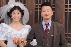 山西籍演员李嘉明官宣与小18岁网红女友结婚，将于9月15日办婚礼图片