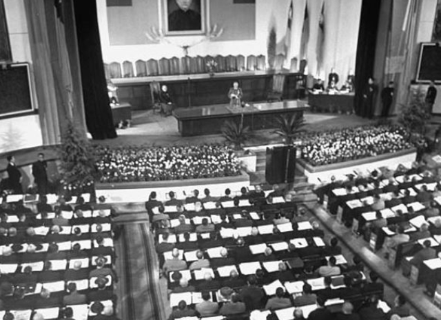 这是46年，蒋介石在无锡过大寿的珍贵老照片，一家很难得人齐一次