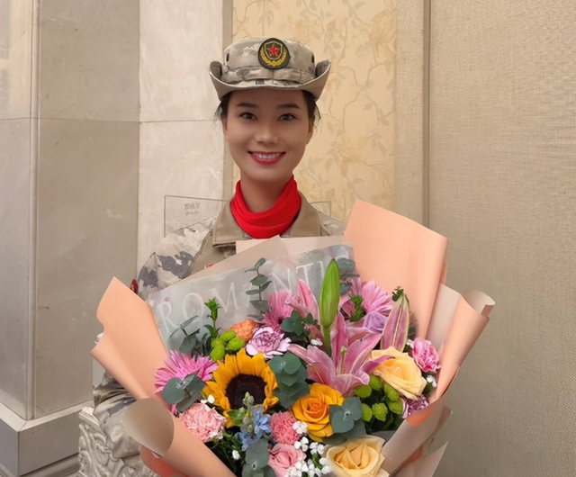 这才是该追的星！女民兵李思颖阅兵回家后仅半天，又有一个新身份