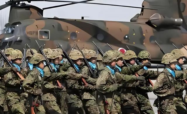 军费飙升到GDP的2%！日本疯狂扩军，到底是想对台海干什么？