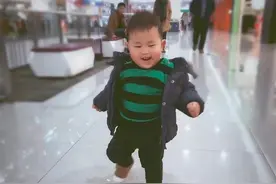 ​泪奔！儿子2岁患渐冻症，90后宝妈辞职卖房带货救子，5年来从未放弃图片