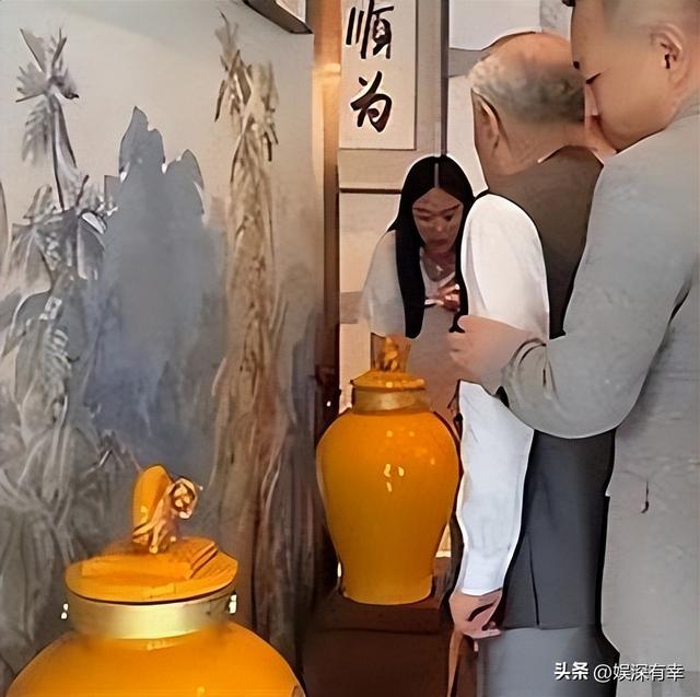 一个贪财，一个好色，87岁范增娶37岁徐萌，已然成了一个“笑话”