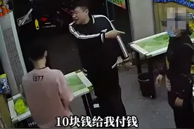 馄饨店打人后续，顾客多加的是葱油，老板已被处罚，店铺被送祭品图片