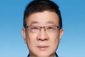 周亮平当选崇仁县人大常委会主任图片