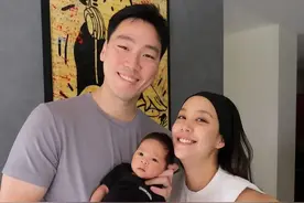 泰剧《玻钻之争》九珠扮演者Aerin晒出儿子满月照一家三口好幸福图片