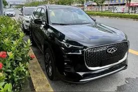 10万买精装移动大床房！瑞虎8 PLUS实测油耗6.8L，7座秒变双人床图片