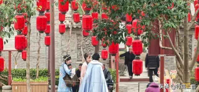 汉服古韵迎佳节 别样三八绽芳华——万荣李家大院妇女节人气火爆