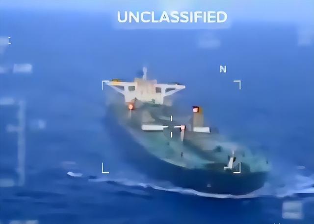 不到24小时，美国扣第3艘油轮，但碰上刺头，双方爆发海上追逐战