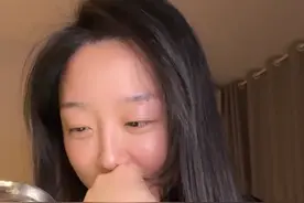 河南女孩去非洲找男友复合，男方态度冷淡还拒绝，网友点赞：真爱图片