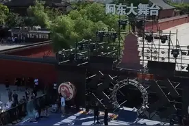 山西应县千年木塔旁搭建舞台，每晚DJ音乐不断遭投诉，居民：声音震耳欲聋地面都在抖，担心共鸣影响木塔安全图片