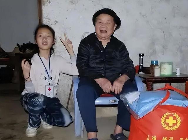 她从大队书记到中央候补委员，84年被开除党籍，退休后住进深山中