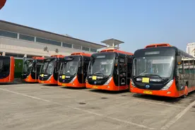 中秋假期，武汉各大火车站周边公交线路增加车次图片