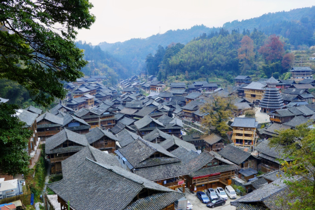 乡游黔中 · 榕江县 乐乡村丨古榕河滩枕夏梦，侗歌唤醒寨蒿河