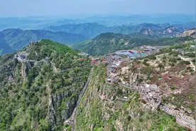 短时强降水和雷雨大风来袭 泰山景区建议游客择期游览图片