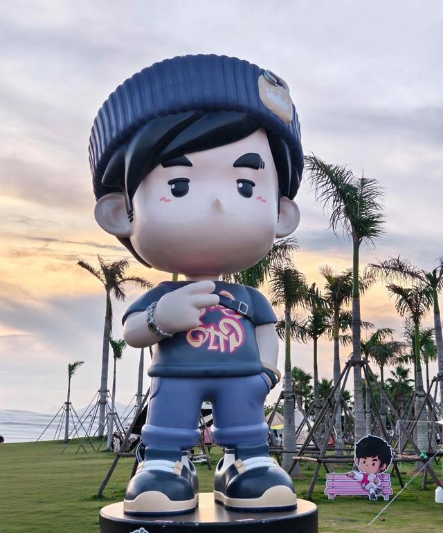 厦门翔安奥体中心，由白鹭体育场、凤凰体育馆、白海豚游泳馆构成