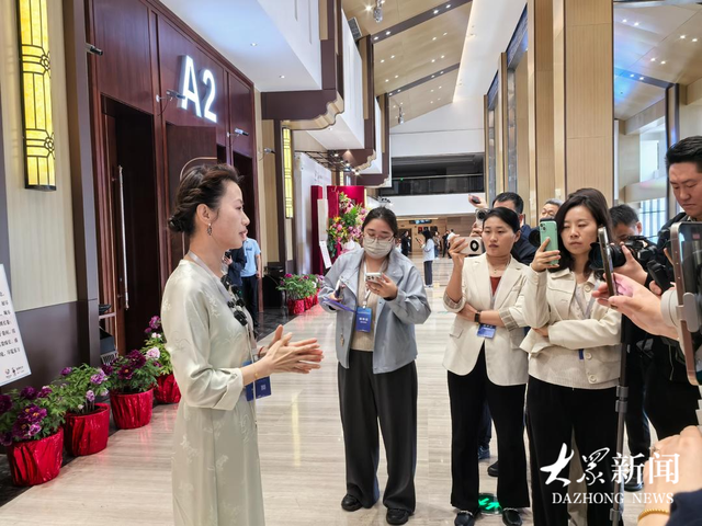 著名学者杨雨：菏泽那片牡丹花海，才是人间最美的风景！