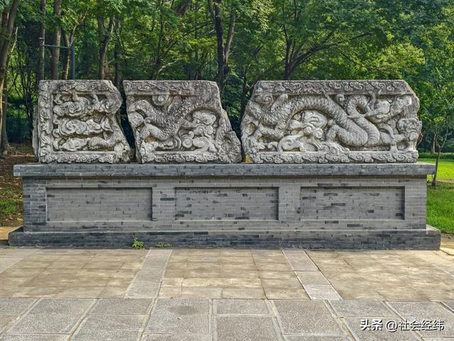 下马坊遗址公园：石坊凝史韵，一步叩明陵