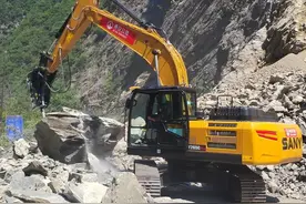 108国道西安周至山区段因降雨塌方路段已抢通单车道图片