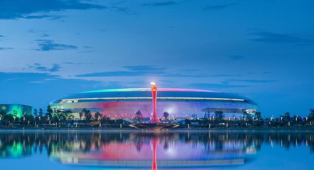 法国人来成都旅游，回国后摇头感慨：中国已经是超一等国家了