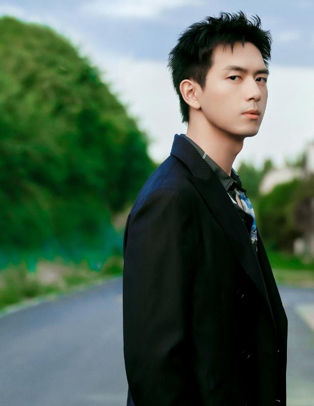 当红小生李现：北漂时身边只剩38.2元，33岁不恋爱