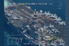 1372米！伊朗无人机近距飞越甲板，美国航母被瞄准后闻到危险气息图片