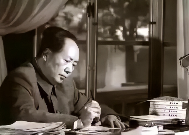 73年，毛主席想从军队里调一人当副主席，周总理立即心领神会