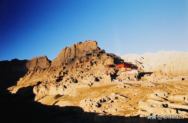 从此不再胡乱结伴：我没把你丢在无人区	，仅仅因为你是女人